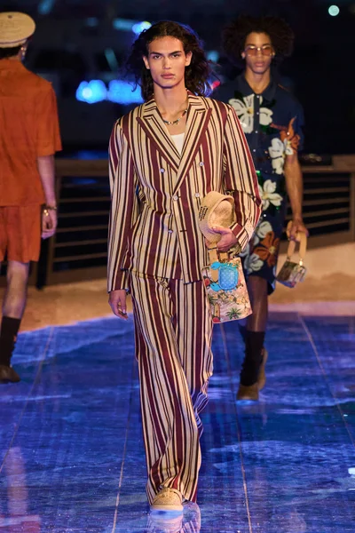 Look 43